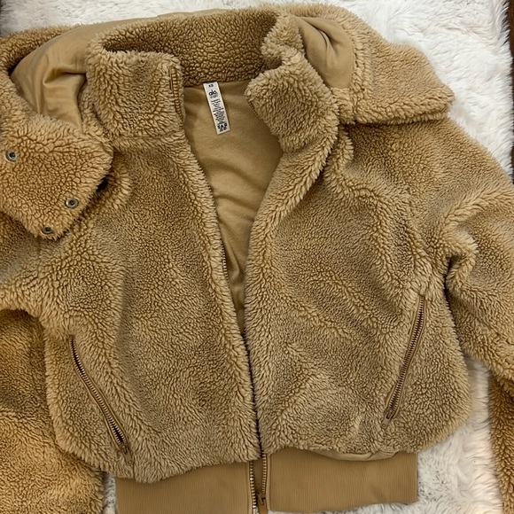 ALO Yoga Jackets & Blazers - Alo Yoga Sherpa